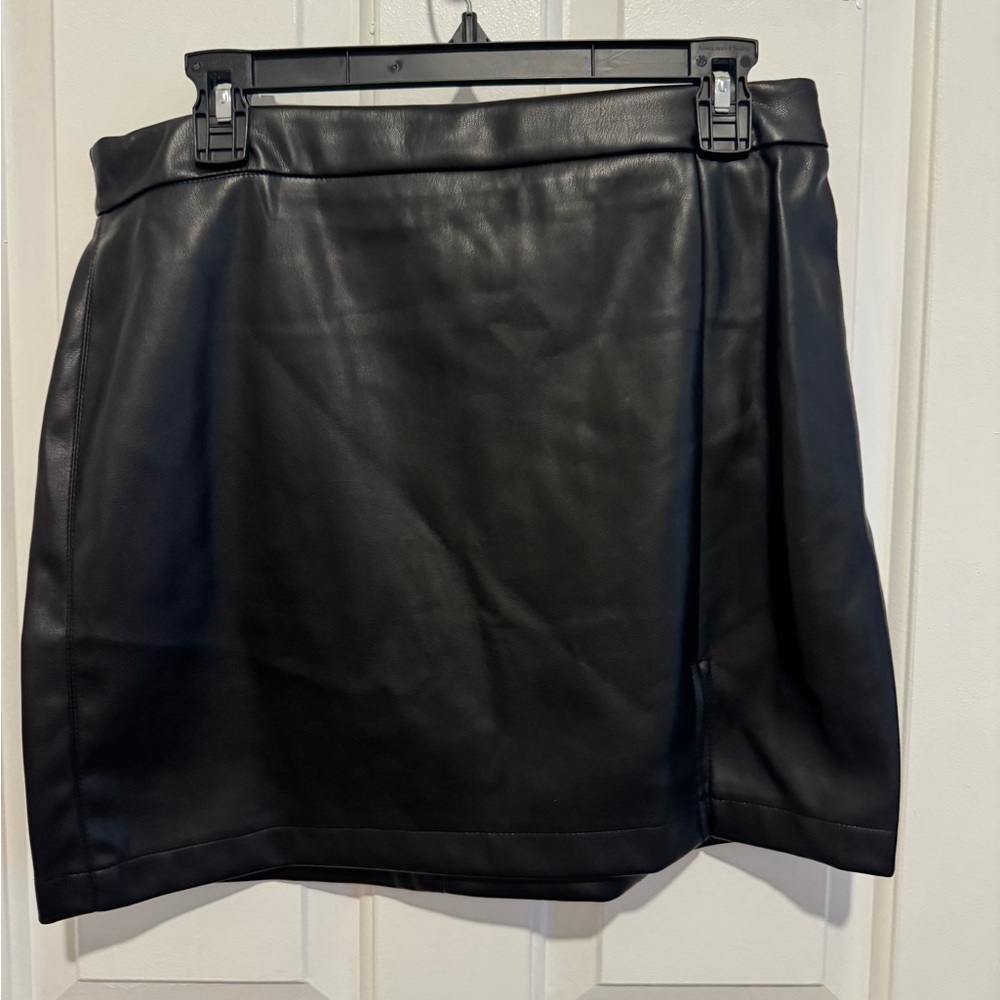 Shinestar Black Mini Skirt